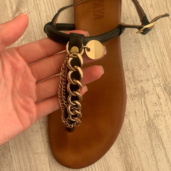 Flat Sandals - Picture 2 of 3